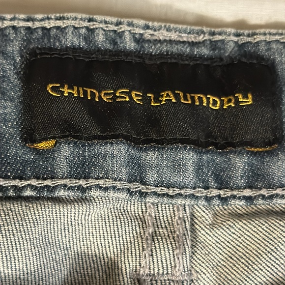 Chinese Laundry Jeans Womens Size 28 Low Rise Straight leg Distressed - Picture 3 of 8